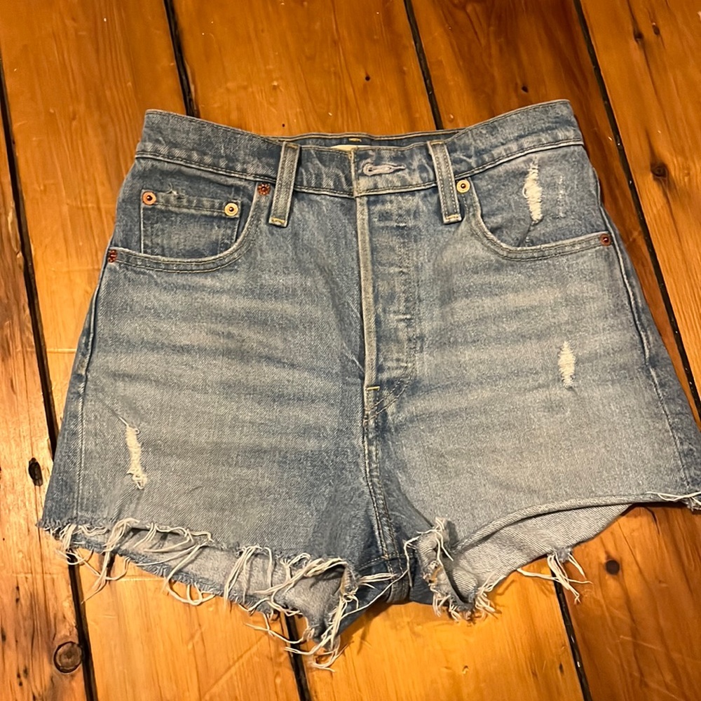 Levi’s Ribcage Shorts